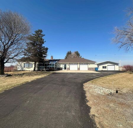5418 320th Street, Sanborn, IA 51248