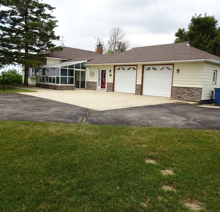 5418 320th Street, Sanborn, IA 51248