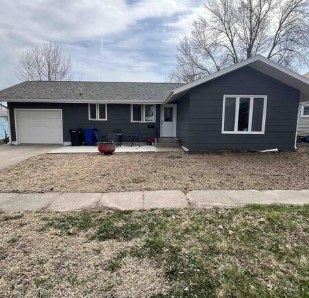 130 N 2nd Avenue West, Hartley, IA 51346