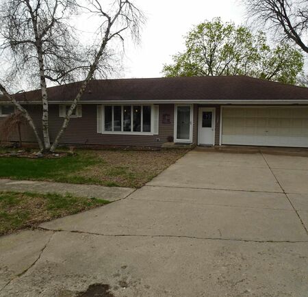 1522 E 3rd Street, Sheldon, IA 51201