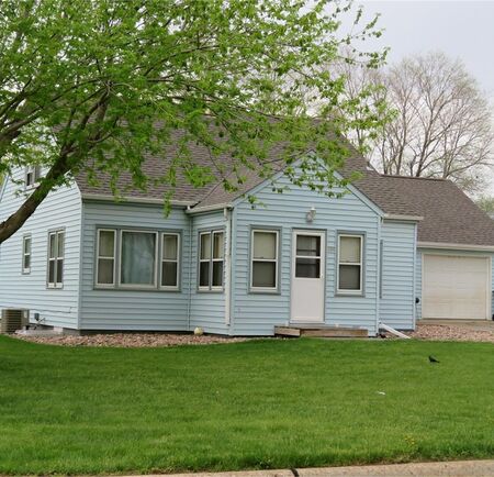 844 8th Ave NW, Sioux Center, IA 51250