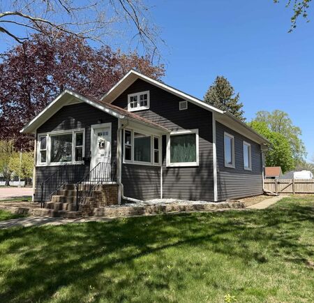209 3rd St NE, Orange City, IA 51041