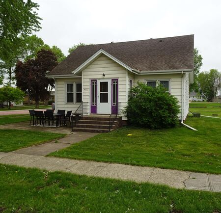 801 Pleasant Street, Boyden, IA 51234