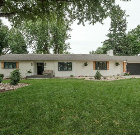 575 S Meadow Drive, Sioux Center, IA 51250