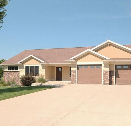 999 Sunrise Trail, Sioux Center, IA 51250