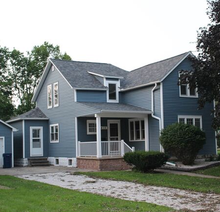 415 3rd St NW, Orange City, IA 51041