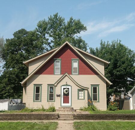 520 CENTRAL AVE SW, Orange City, IA 51041