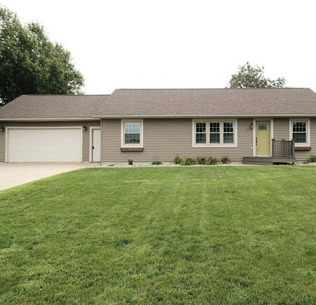 1192 4th Ave NE, Sioux Center, IA 51250