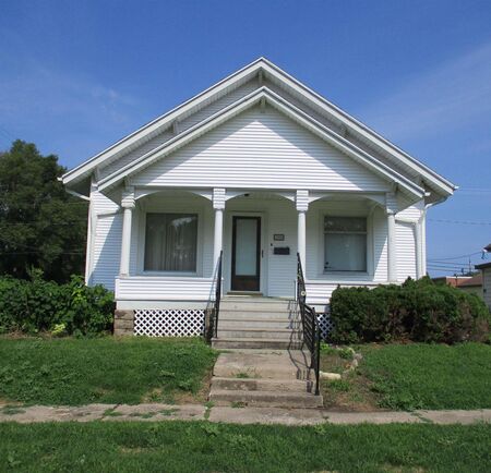 10 S 1st Ave, Hartley, IA 51346
