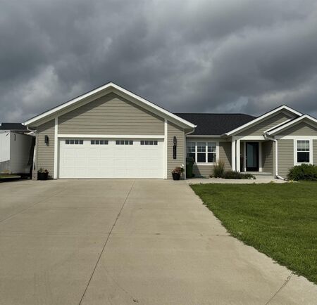 1506 Lincoln Pl SE, Orange City, IA 51250