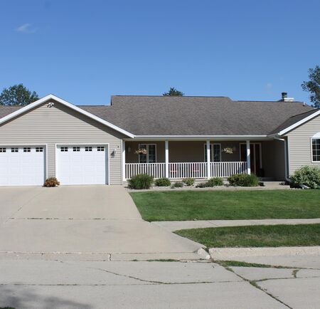 1500 Sunrise Court, Sheldon, IA 51201