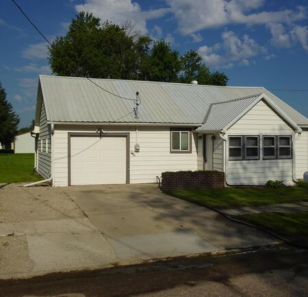 616 Pleasant Drive, Sheldon, IA 51201