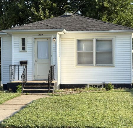 209 3RD ST NW, Orange City, IA 51041