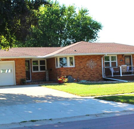 412 Washington Ave, Sheldon, IA 51201