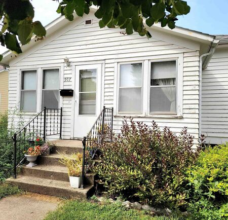 907 Grant St., Boyden, IA 51234