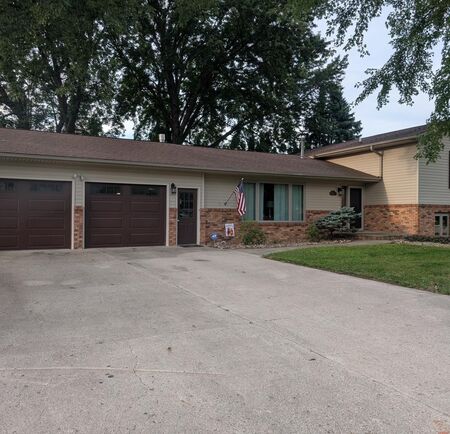 1531 Sunrise Ct., Sheldon, IA 51201