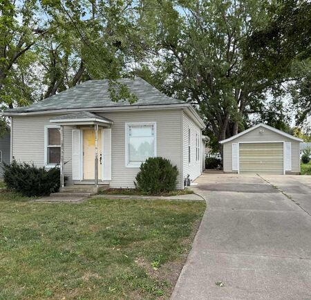 513 Florida Ave NW, Orange City, IA 51041