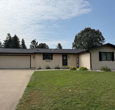 603 Zuider Zee Dr SE, Orange City, IA 51041