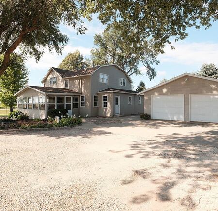 3052 380th Street, Sioux Center, IA 51250