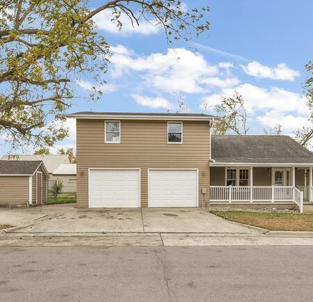 607 Albany Avenue NE, Orange City, IA 51041
