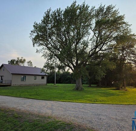 865 Matlock Blvd., Sheldon, IA 51201