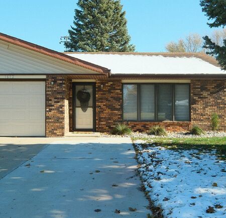 1612 Linden Street, Hull, IA 51239