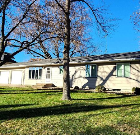 1113 1st St., Hull, IA 51239