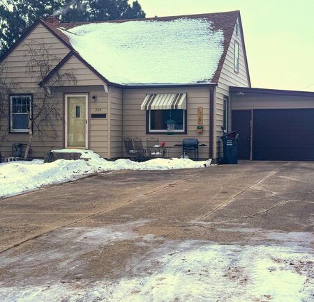 205 WASHINGTON AVE, Sheldon, IA 51201