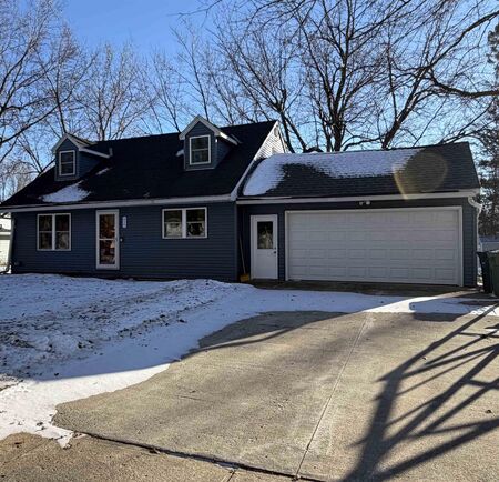 935 4th St NE, Sibley, IA 51249