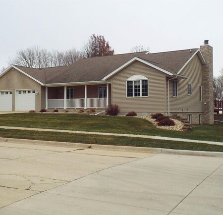 1500 Sunrise Court, Sheldon, IA 51201