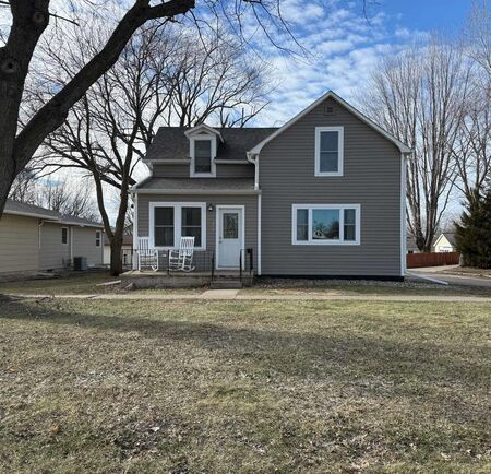 212 Arizona Ave NW, Orange City, IA 51041