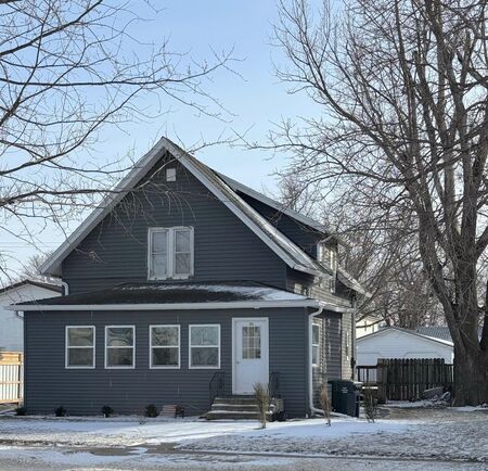 203 E Dakota, George, IA 51237