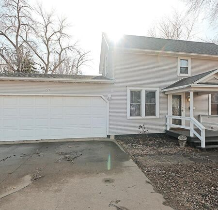 37 9th Street SW, Sioux Center, IA 51250