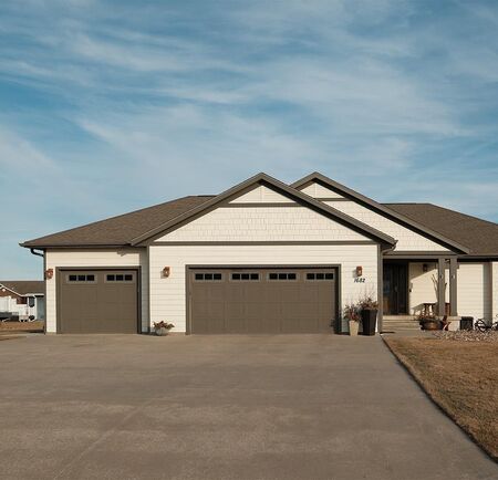 1682 5th Ave SE, Sioux Center, IA 51250