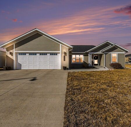 1506 LINCOLN PL SE, Orange City, IA 51041