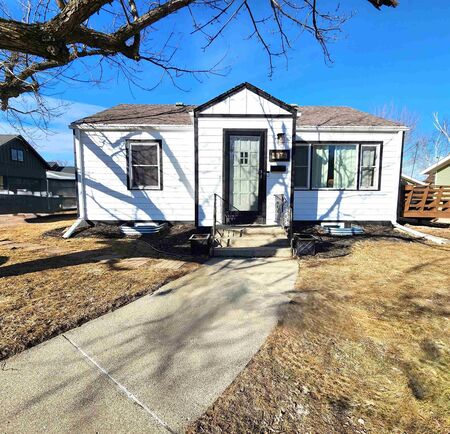 115 5th St SE, Orange City, IA 51041