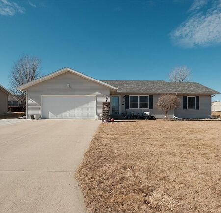 1303 11th Avenue NE, Sioux Center, IA 51250