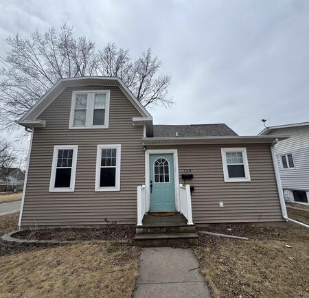 128 BOSTON AVE SE, Orange City, IA 51041