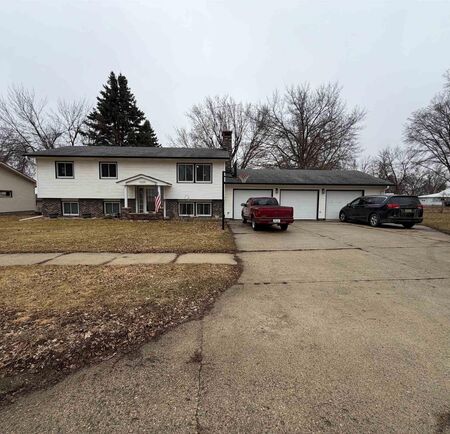 1220 14th Street, Sheldon, IA 51201