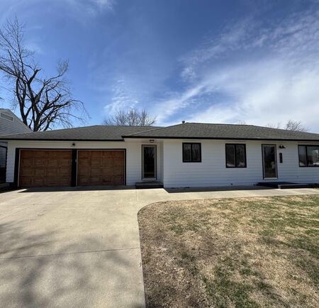 204 IOWA AVE SW, Orange City, IA 51041