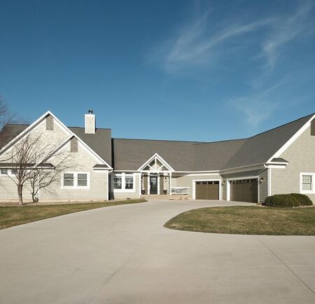 402 Martin Drive NE, Orange City, IA 51041