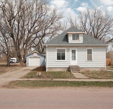 611 E 10th St, Alton, IA 51003