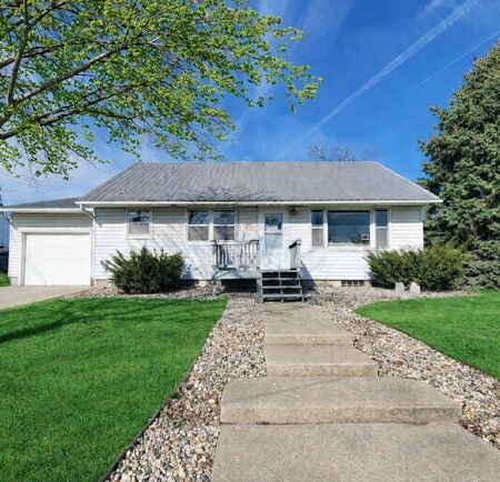 1013 Walnut St., Hull, IA 51239