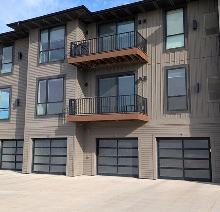 1351 13TH AVE SE, Sioux Center, IA 51250