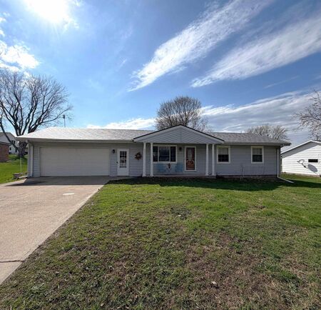 221 N 9th Avenue, Sheldon, IA 51201