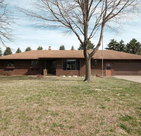 242 12th Street SE, Sioux Center, IA 51250