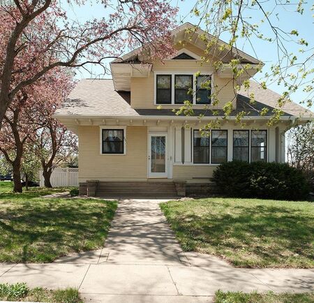 237 2nd Avenue NE, Sioux Center, IA 51250