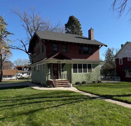 303 1st St NE, Orange City, IA 51041