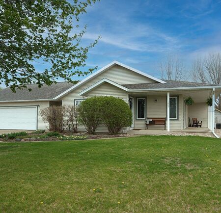 1684 2nd Avenue SE, Sioux Center, IA 51250