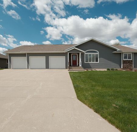 1773 4TH AVE SE, Sioux Center, IA 51250